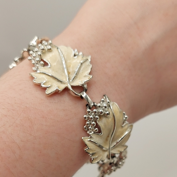 SARAH COVENTRY 'Whispering Leaves' Vintage 1959 Full Parure- Silver Tone Set - Picture 7 of 14